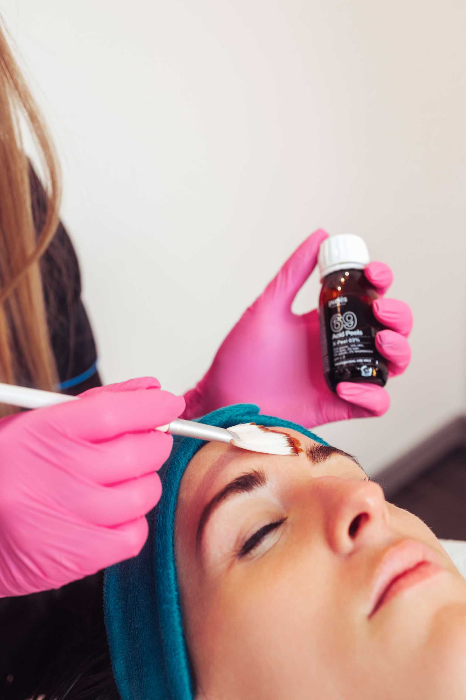 Pure M-peel rozjaśniająco - seboregulujący